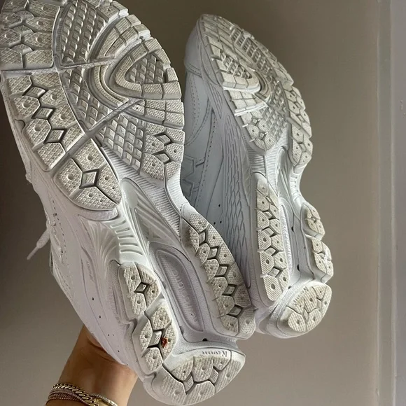 New Balance Sneakers Sz 8.5 - Picture 12 of 12